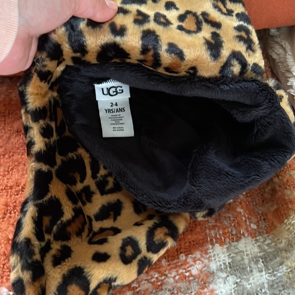 Toddler UGG Cheetah Set - Picture 4 of 7